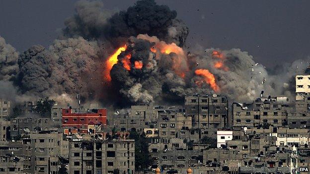 Smoke rises from Tuffah neighbourhood after Israeli air strikes in the east of Gaza City, 29 July 2014. Violence escalated overnight, as Israel renewed intense airstrikes on Gaza in response to barrages of Palestinian rockets after an attempted unofficial truce for the three-day Eid al-Fitr holiday crumbled.