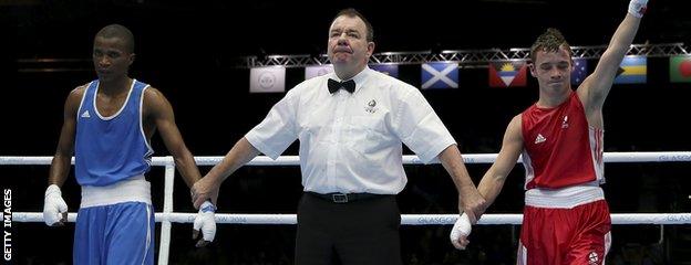 Scotland's flyweight Reece McFadden (right) beats Botswana's Oteng Oteng on points in the quarter-finals