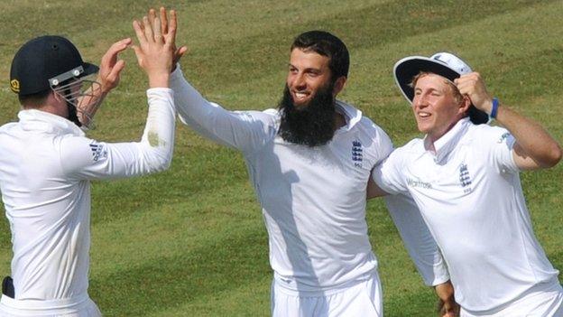 Sam Robson, Moeen Ali and Joe Root celebrate a wicket