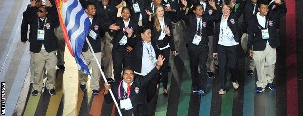 David Katoatau carrying the Kiribati flag