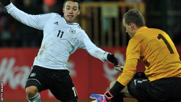 Michal Szromnik (right) has joined Dundee United on a three-year contract