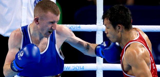 Paddy Barnes of Northern Ireland beat Devendro Laishram of India in the light-flyweight final