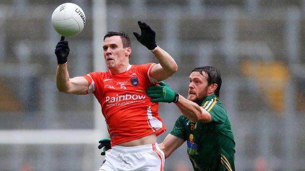 Mark Shields wins possession ahead of Brian Meade at Croke Park