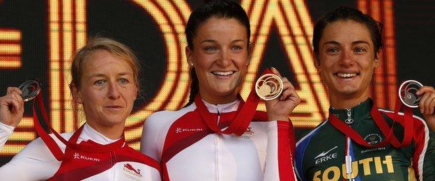 "Jerusalem" rings out for Lizzie Armitstead on the medal podium