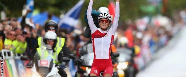 Lizzie Armistead wins road race gold