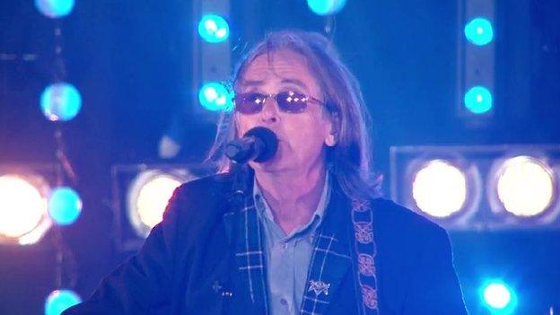 Dougie MacLean performing at closing ceremony