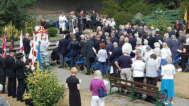 WW1 service of remembrance held in St Peter Port's Sunken Gardens