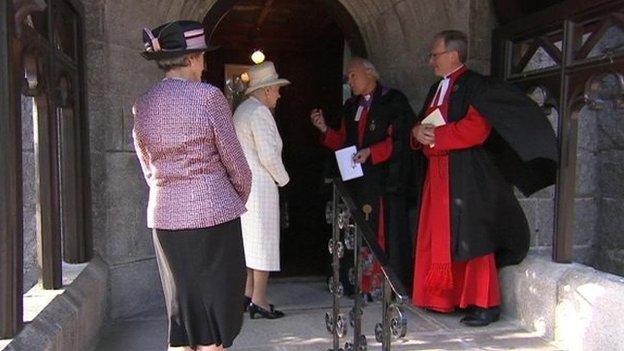 The Queen arriving at Crathie Church