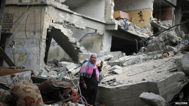 A Palestinian woman walks amongst the rubble of her destroyed house after retuning to Beit Hanoun town, which witnesses said was heavily hit by Israeli shelling and air strikes during the Israeli offensive, in the northern Gaza Strip August 5, 2014