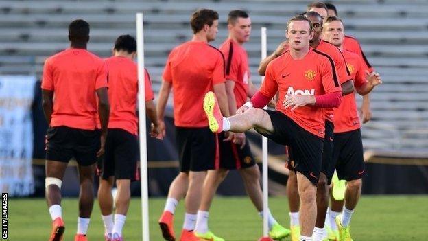 Manchester United players take part in a training session