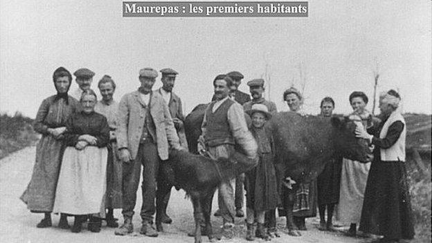 The first villagers return to Maurepas after World War One