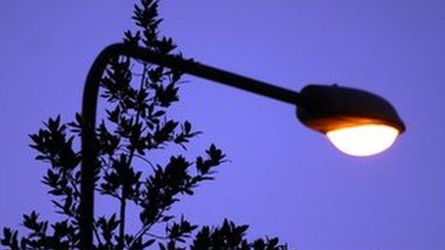 Lights may not be repaired during the winter, according to the minister