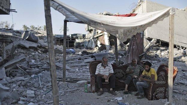 Palestinians in the Shejaia neighbourhood