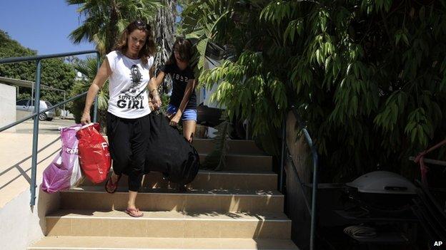 Israelis returning to their homes in southern Israel near the border with Gaza (6 July 2014)