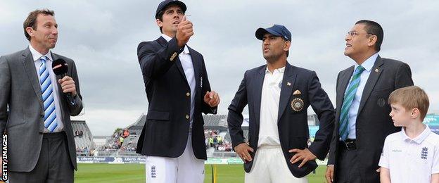 England captain Alastair Cook and India skipper Mahendra Dhoni at the toss