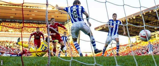 Peter Pawlett equalised for Aberdeen on the stroke of half-time.