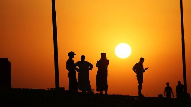 Iraqi's who have fled recent fighting near the city of Mosul are trying to enter a temporary displacement camp on 3 July, 2014 in Khazair, Iraq