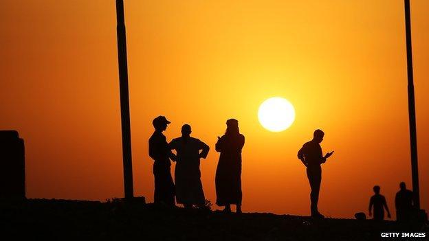 Iraqi's who have fled recent fighting near the city of Mosul are trying to enter a temporary displacement camp on 3 July, 2014 in Khazair, Iraq