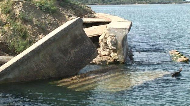 Totland sea wall