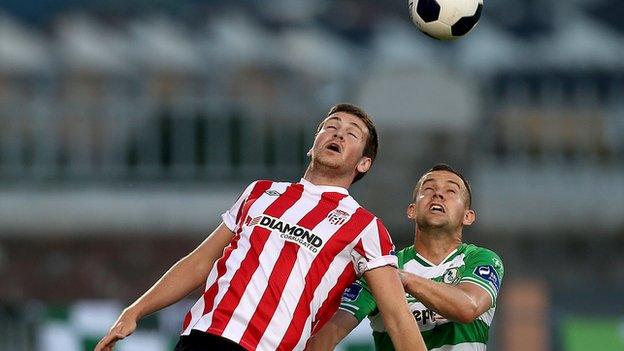 Derry City's Patrick McEleney is challenged in the air by Shane Robinson