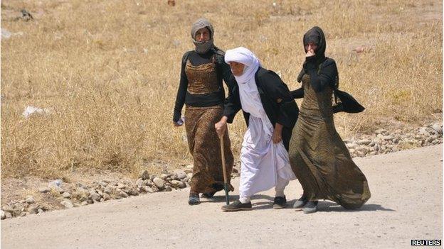 Displaced families from the minority Yazidi sect fleeing the violence in Iraq, 06/08/2014