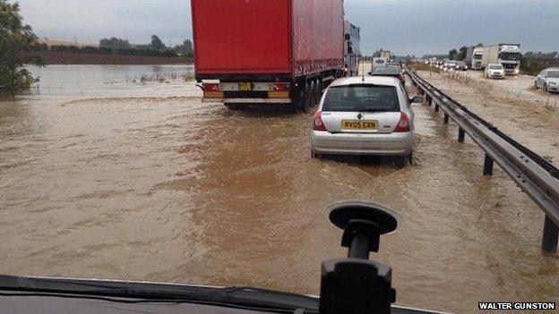 Flooding on the A14 between Bar Hill and Swavesey turn