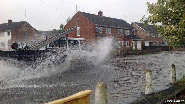 Lorry drives through floodwater in Godmanchester