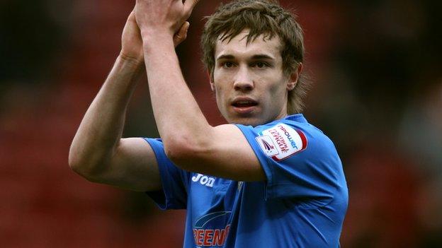 Walsall hit back to earn a draw through a Tom Bradshaw goal in an entertaining season-opener against Port Vale.