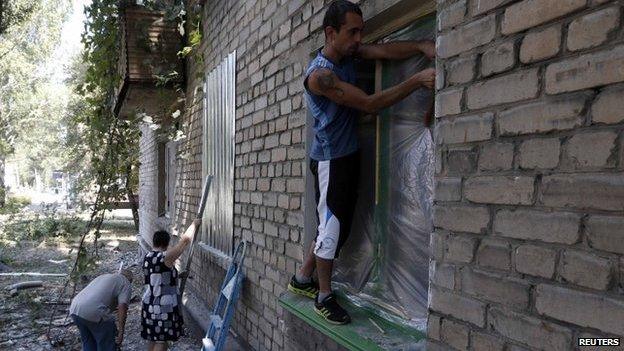 People in Donetsk secure windows with metal shields and plastic, 9 August