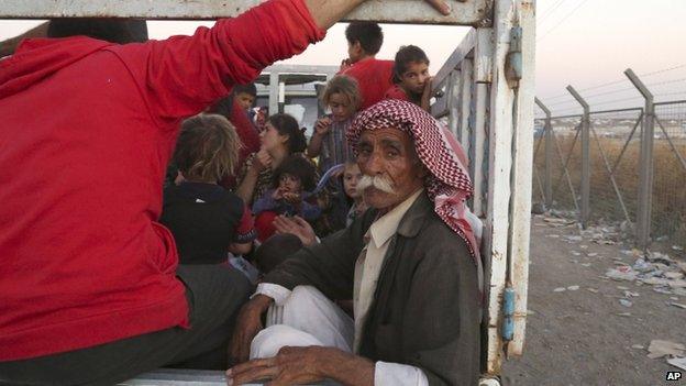Yazidi refugees near the Syria-Iraq border (9 Aug 2014)