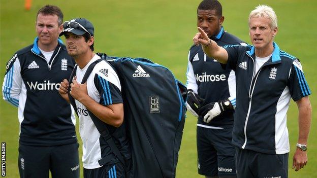 Coach Peter Moores (right) wiyh the England team at Old Trafford