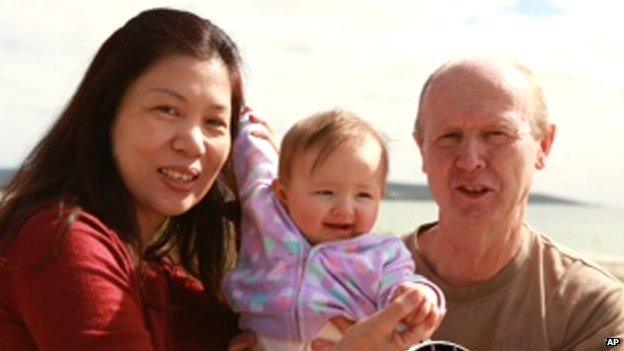 David Farnell with wife Wendy and baby Pipah in Channel 9 video grab