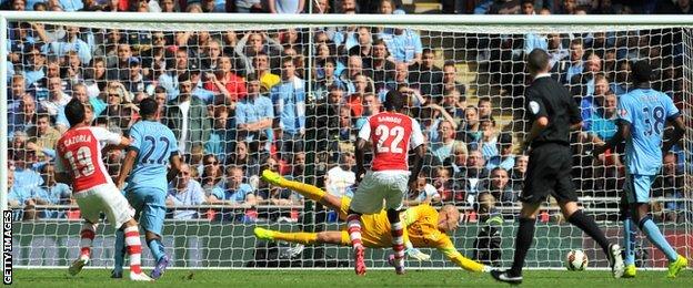 Santi Cazorla puts Arsenal ahead against Manchester City