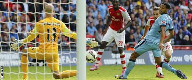 Aaron Ramsey scores Arsenal's second against Manchester City