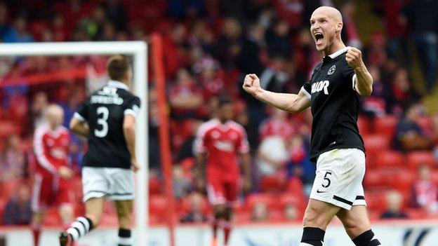 Dundee United's Jaroslaw Fojut celebrates at full-time after his side defeat Abderdeen