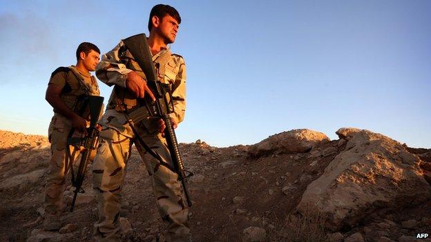 Iraqi Kurdish Peshmerga fighters take position on the front line in Makhmur