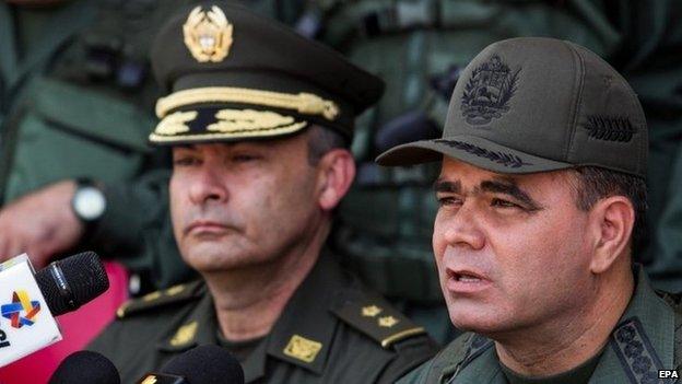 Commander in chief of the Bolivarian National Armed Forces of Venezuela, Vladimir Padrino (R), and general director of Colombian Fiscal and Customs Police, Brigadier-General Gustavo Moreno Maldonado