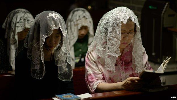 Catholic worshippers attend a mass at the Myeongdong cathedral in Seoul (4 August 2014)