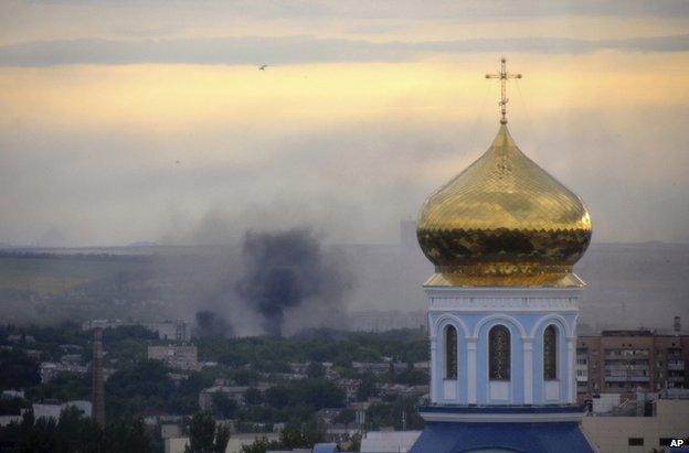 Smoke from a mortar attack on Luhansk, eastern Ukraine (14 July 2014)