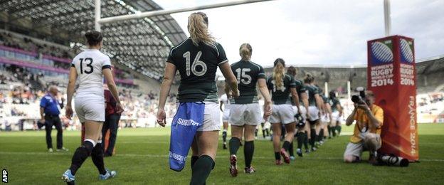 England and Ireland take the field for the Women's World Cup semi-final at Stade Jean-Bouin