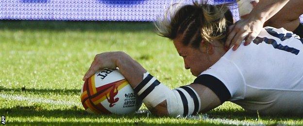 England replacement flanker Marlie Packer goes over for the first of her two tries