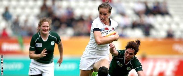 England outside centre Emily Scarratt on the attack against Ireland