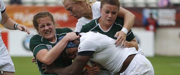 Ireland's Fiona Coghlan (left) and Lynne Cantwell (right) tackle England's Maggie Alphonsi