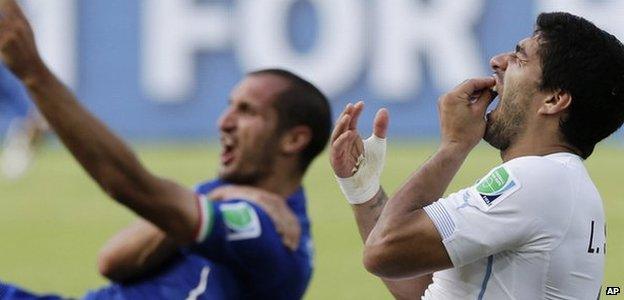 Suarez biting Chiellini
