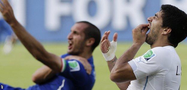 Suarez biting Chiellini