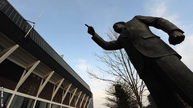 Sir Bobby Robson statue