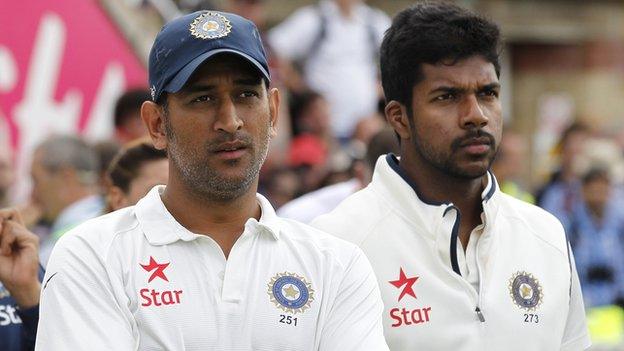 India's Mahendra Dhoni and Varun Aaron