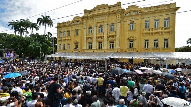 Supporters of Mr Campos outside the Palacio das Princesas