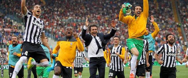 Antonio Conte and Juventus players celebrate title