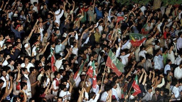 Thousands of supporters of Imran Khan have said they will march on the secure zone - massed on 18 August